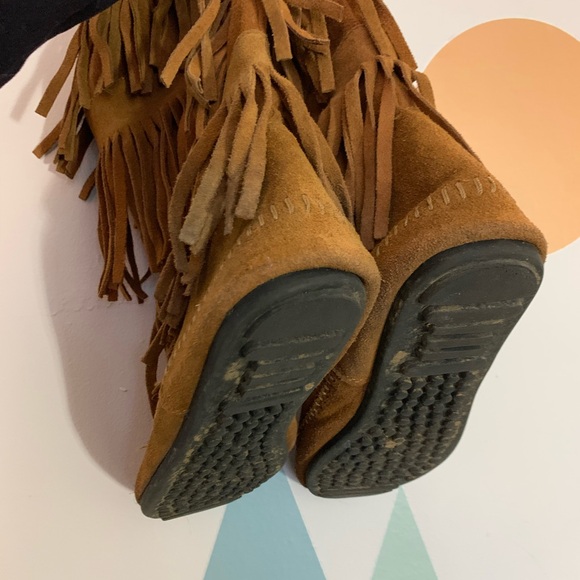 Fringe Suede Moccasins Boots - Picture 2 of 8